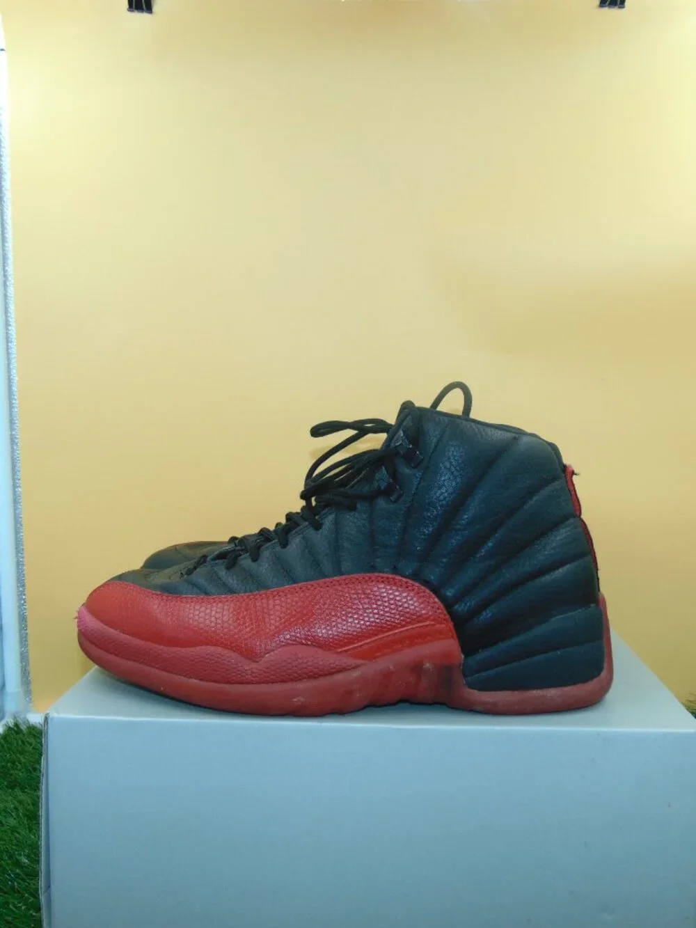 Vintage 1997 Air Jordan 12 OG Flu Game Men's Size 10.5 Original 130690-061